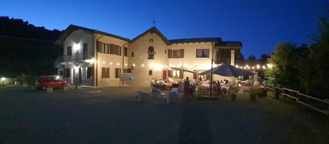 Agriturismo Cascina L'Arche Санто-Стефано-Бельбо Экстерьер фото