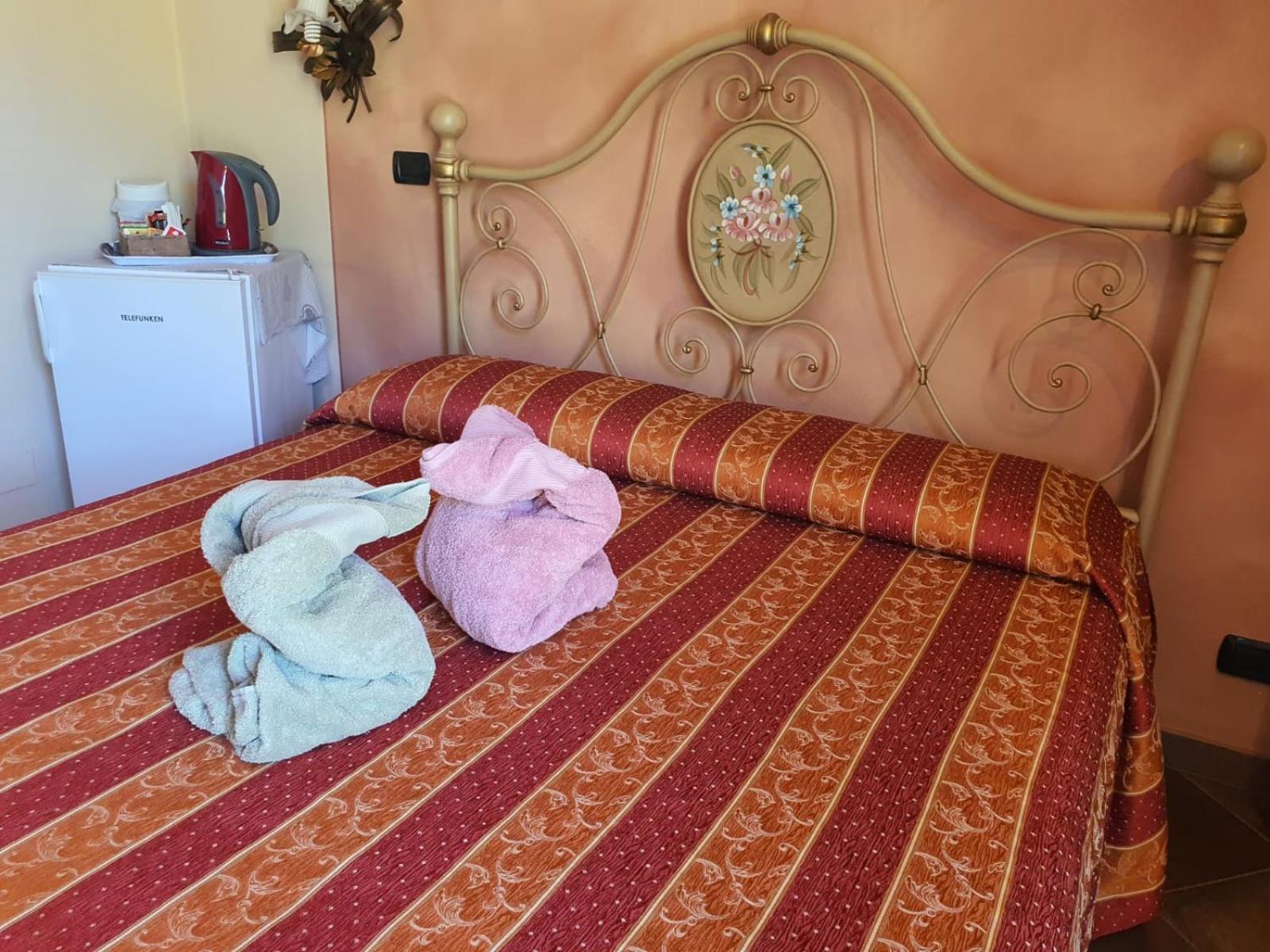 Agriturismo Cascina L'Arche Санто-Стефано-Бельбо Экстерьер фото