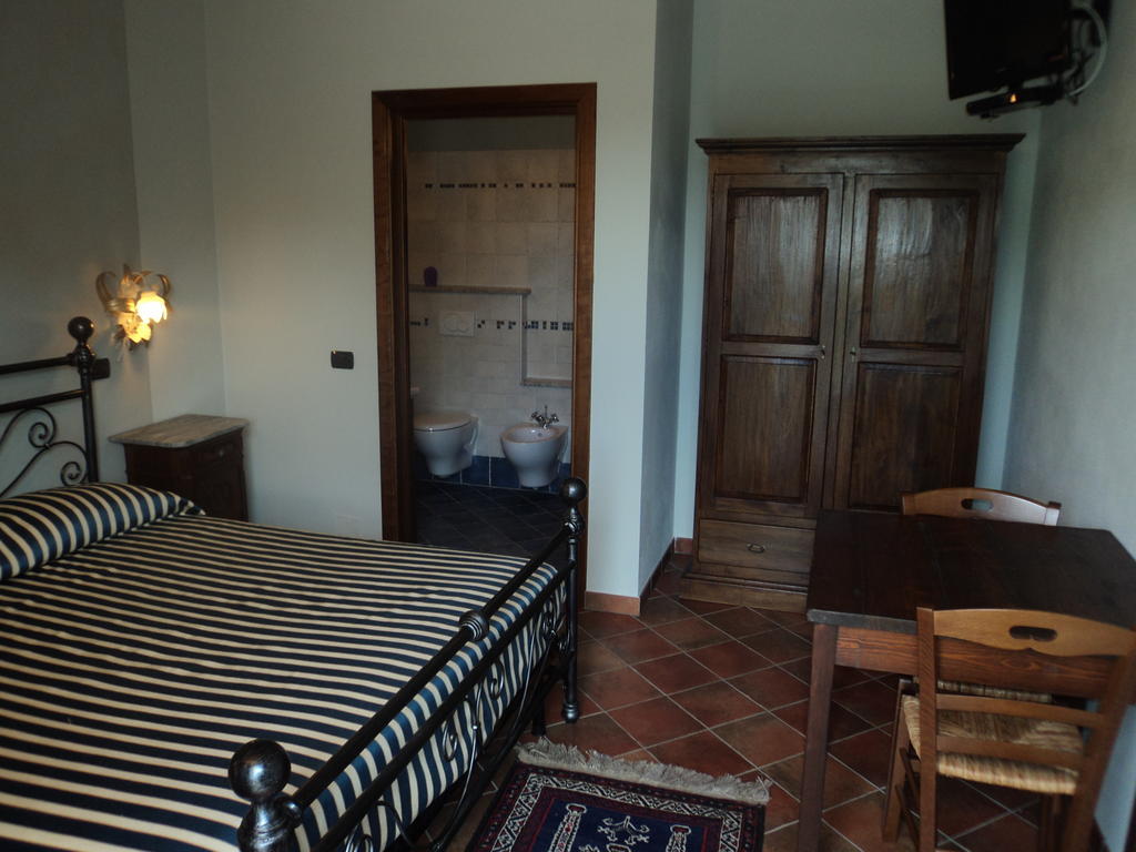 Agriturismo Cascina L'Arche Санто-Стефано-Бельбо Номер фото