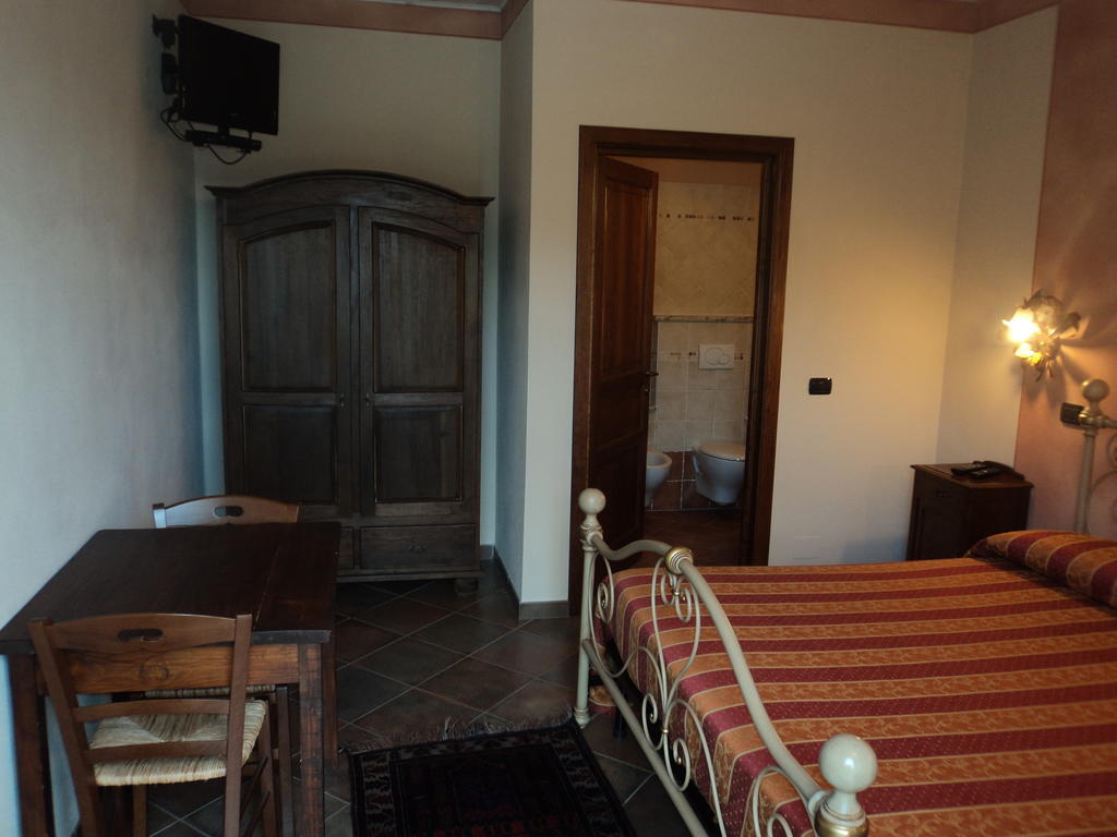 Agriturismo Cascina L'Arche Санто-Стефано-Бельбо Номер фото